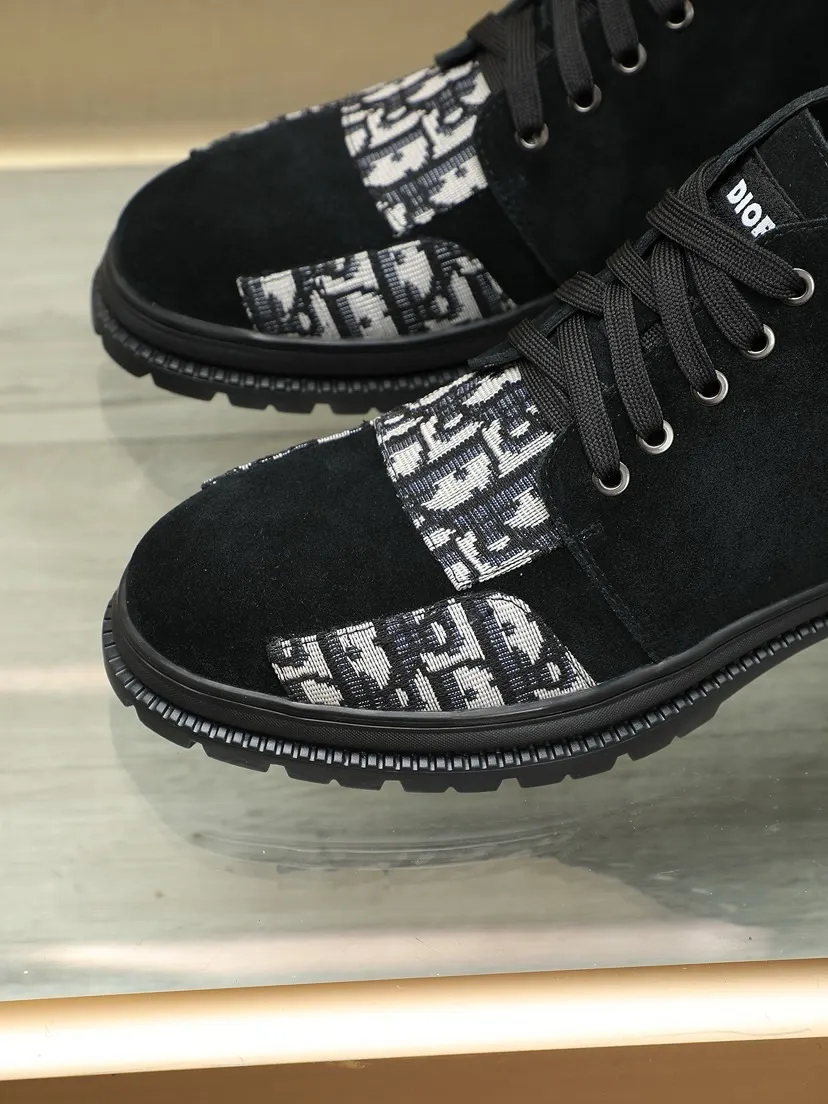 Factory P460 men's shoes💰【Dior】Dior✨ is online simultaneously👏 This casual sports shoe is a new product in the series and continues Di*r's classic style. The upper is made of original first-layer cowhide, paired with a textured outsole, and the brand's iconic details are on the side openings to enhance the style. Fashionable and versatile. Create a casual look. Size: 38-44 (45 customized)
